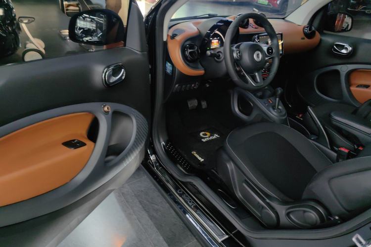 Used smart fortwo 2019 0.9T 66kW Hardtop Wind Power Edition China VI Interior 3