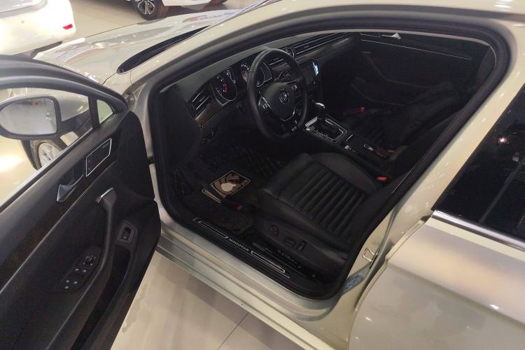 Used Volkswagen Magotan 2019 330TSI DSG Luxury Version China VI Standard