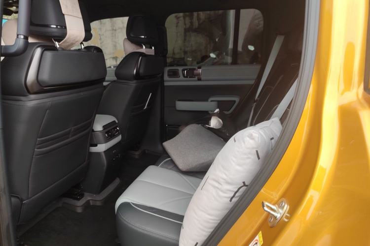 Used Formula Leopard 5 2023 Navigator Edition
