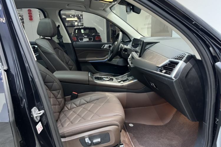 Used BMW X5 2023 xDrive 30Li Luxury M Sport Package Interior 2