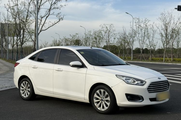Used Ford Escort 2015 1.5L Automatic Fashion Model Exterior 5