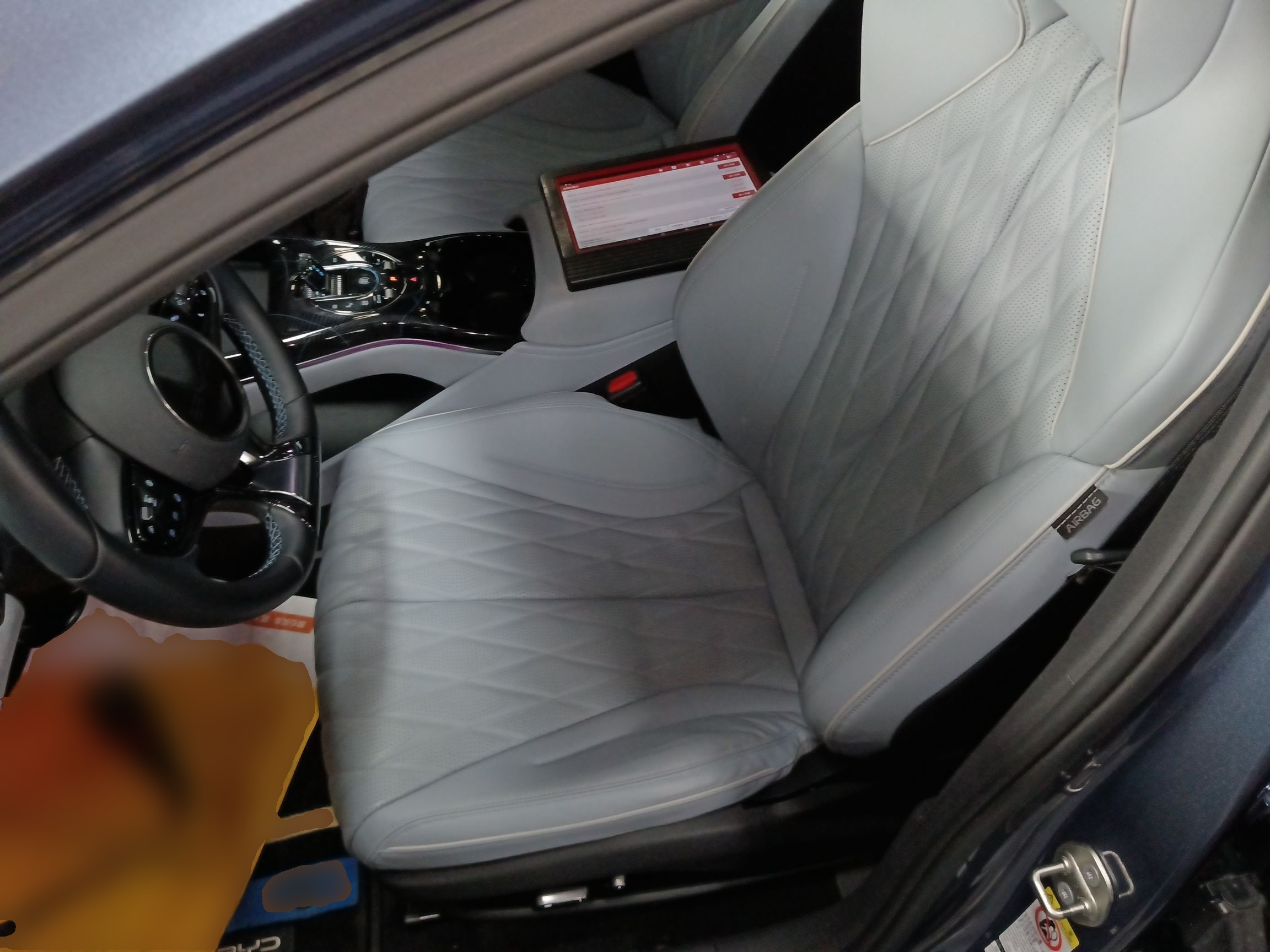 Переднее сиденье в автомобиле