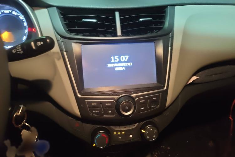 Used Chevrolet Sail 2015 Sail 3 1.5L AMT Happiness Sunroof Edition
