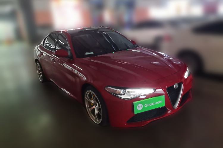Used Alfa Romeo Giulia 2017 2.0T 200HP Luxury Edition
