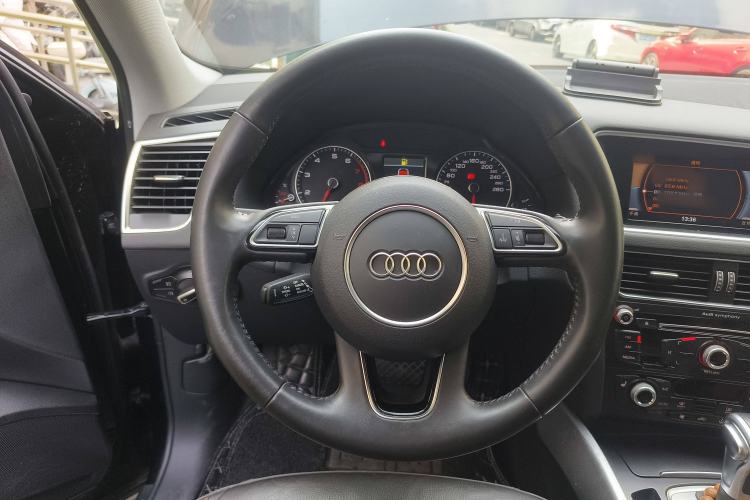 Used Audi Q5 2018 Collector's Edition 40 TFSI Technology Model
