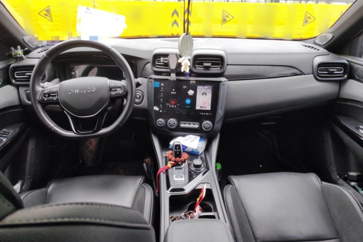 Used Lynk & Co 03 2021 2.0TD Automatic Trendy Champion Edition Center Console