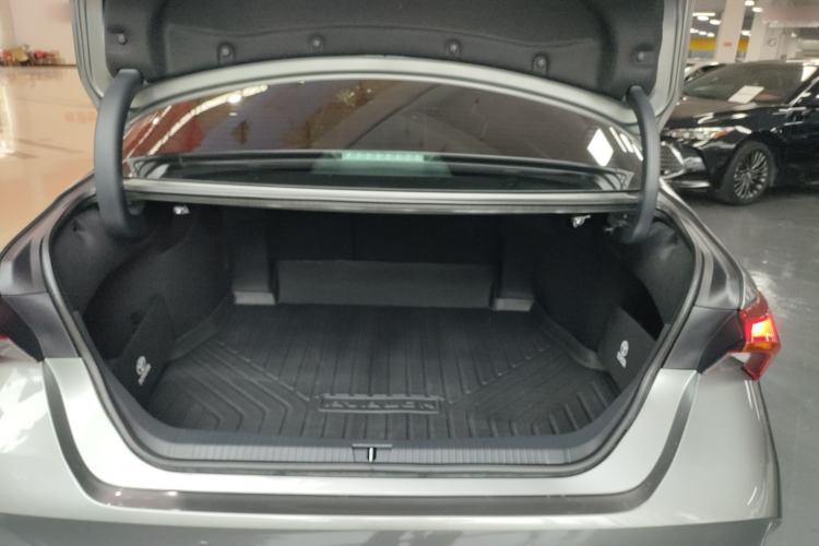 Used Toyota Avalon 2024 Dual-Motor 2.0L Luxury Edition