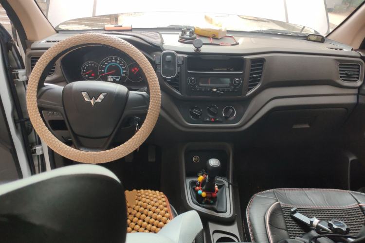 Used Wuling Hongguang V 2021 1.5L Enjoyment Edition LAR