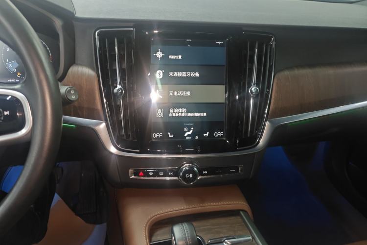 Used Volvo V90 2021 Cross Country B5 AWD Smart Range Edition Center Console