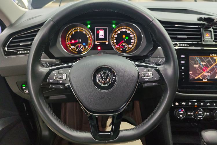 Used Volkswagen Tiguan L 2020 330TSI Automatic Two-Wheel Drive Smart Luxury Edition China VI Standard Steering Wheel