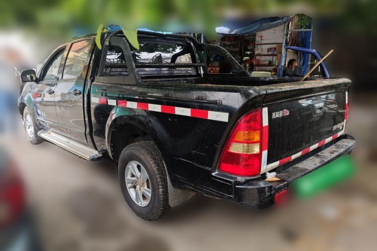 Used Foton Tunland 2017 2.8T E-Series Diesel Two-Wheel Drive Comfort Version with Low Cargo Bed and Long Cabin Meeting China V Emission Standards
