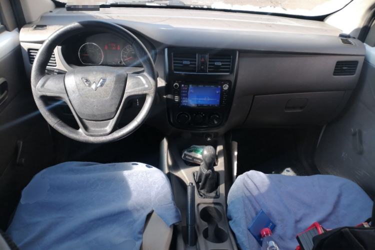 Used Wuling Rongguang V 2015 1.2L Practical Model
