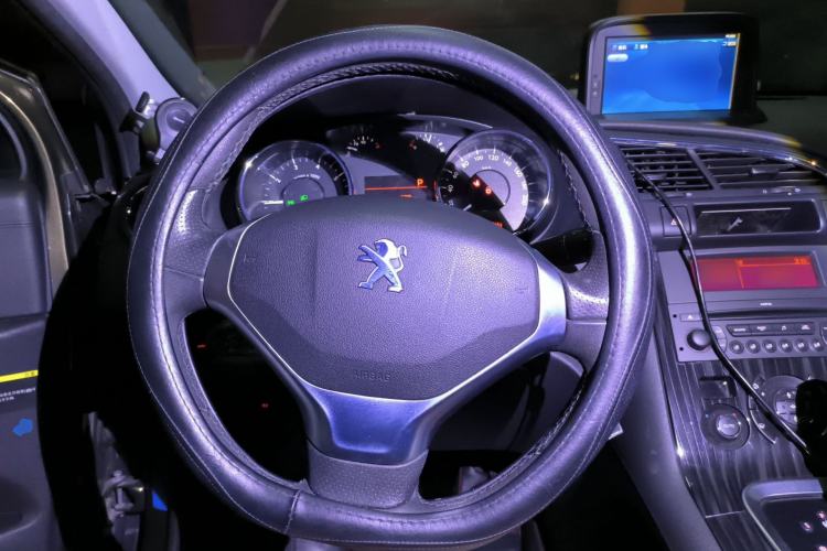 Used Peugeot 3008 2013 2.0L Automatic Trend Edition Steering Wheel