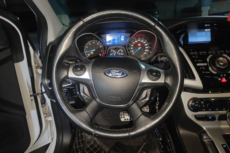 Used Ford Focus 2012 Hatchback 2.0L Automatic Luxury Sport Model Steering Wheel