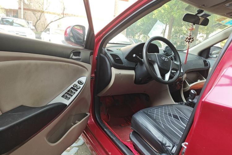 Used Hyundai Verna (older generation) 2014 1.4L Manual Smart GLS Trim Driver Seat