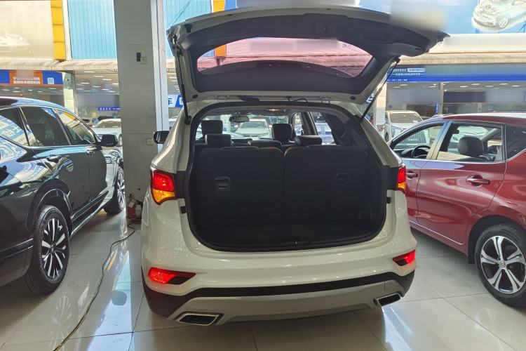 Used Hyundai Santa Fe 2017 2.0T Automatic Two-Wheel Drive Smart Version 7 Seats