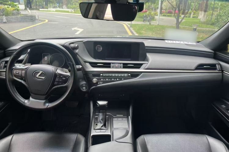 Used Lexus ES 2020 200 Excellence Edition Interior 2
