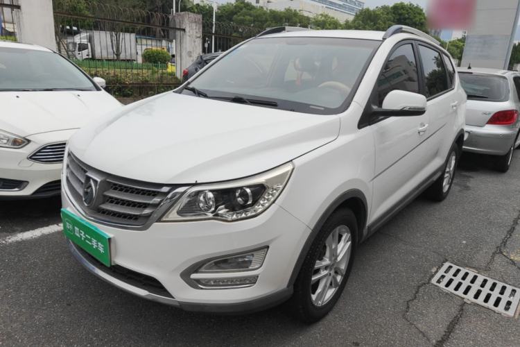Used Baojun 560 2015 1.8L manual Comfort trim level Front Left 45 Deg