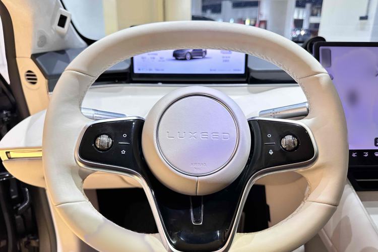 Used Hima Luxeed R7 2024 All-Electric 802 km Max
