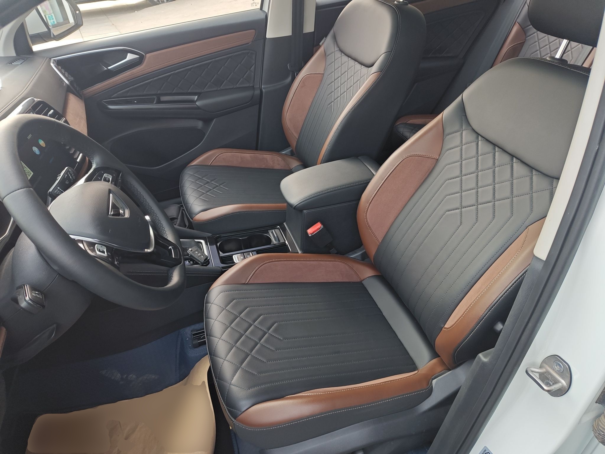 Переднее сиденье в автомобиле