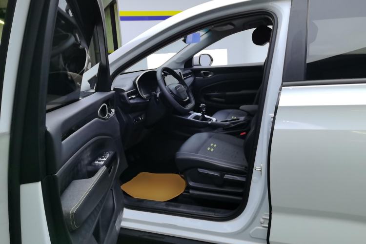 Used Baojun RM-5 2019 1.5T Manual Elite Version with 24-Hour Online Service 6 Seats