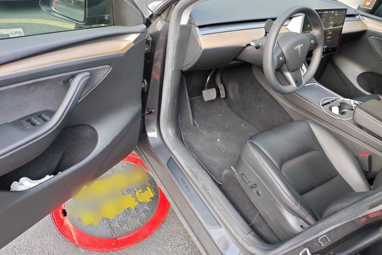 Used Tesla Model Y 2022 Long-Range All-Wheel-Drive Version
