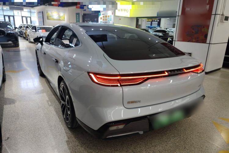 Used Geely Galaxy E8 2025 700 km Long-Range Intelligent Driving Version
