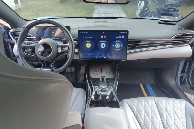 Used BYD Seal 2022 550 km Standard Range Rear-Wheel Drive Prestige Version Center Console