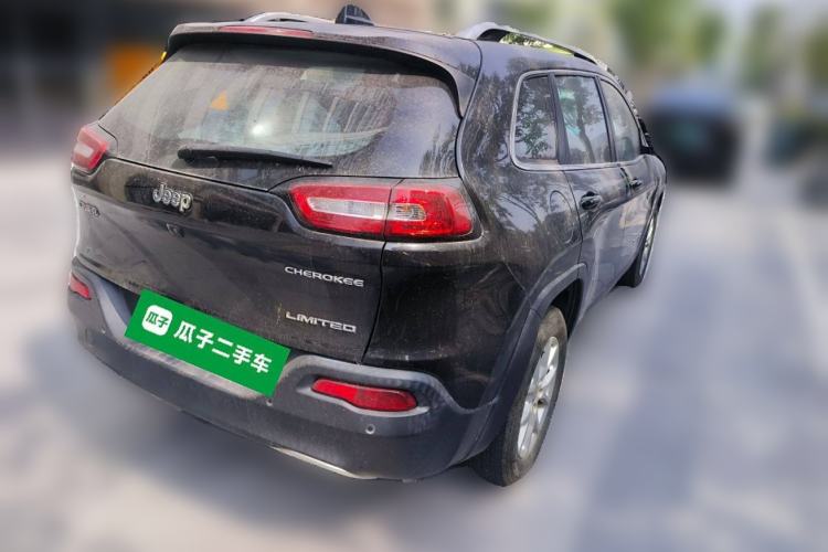 Used Jeep Cherokee 2017 2.0L Superior Edition
