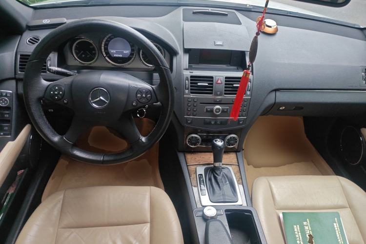 Used Mercedes-Benz C-Class 2010 C 200 CGI Fashion Model Center Console