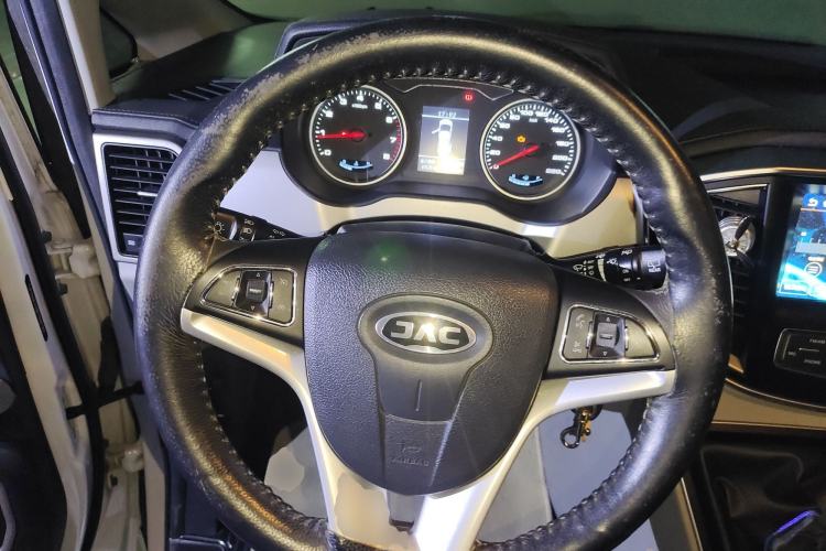 Used JAC Refine M4 2019 Joyful Series 2.0L Manual Comfort Model China VI Standard Steering Wheel