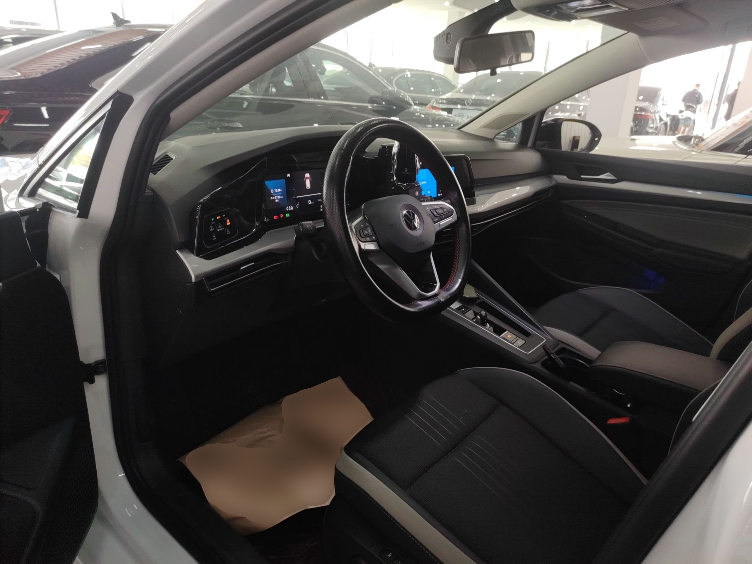 Переднее сиденье в автомобиле