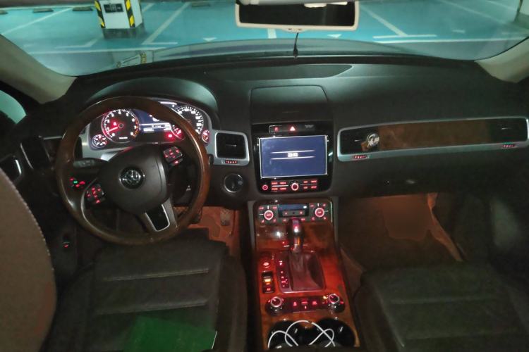 Used Volkswagen Touareg 2014 3.0 TSI New Edition Center Console