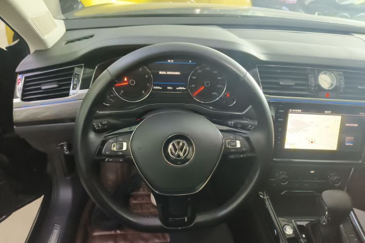 Used Volkswagen Phideon 2019 380TSI Two-Wheel Drive Business Edition China V Standard Steering Wheel