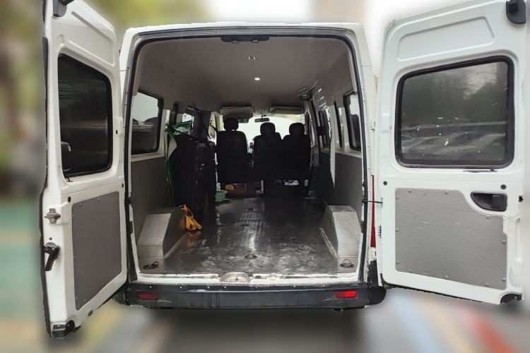 Used SAIC MAXUS Xintu V80 2019 2.5T Classic Model 6-Speed Manual Aotong Long Wheelbase Mid-Height 7-Seater
