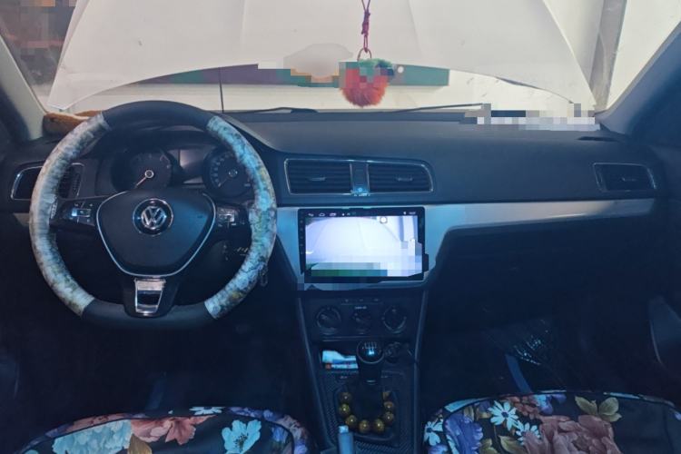 Used Volkswagen Lavida 2017 1.6L Manual Fashion Edition Center Console