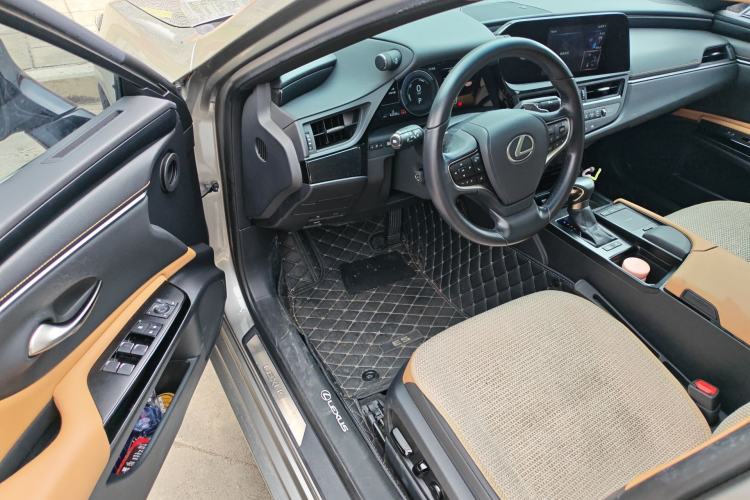 Used Lexus ES 2021 300h Deluxe Edition