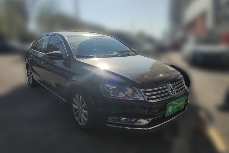 Used Volkswagen Magotan 2015 Facelift 1.8TSI Luxury Model Front Right 45 Deg