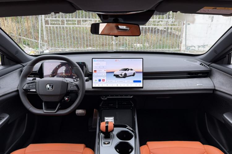 Used CHANGAN UNI-V 2025 Model Third-Generation 2.0T Dynamic Edition Interior 2