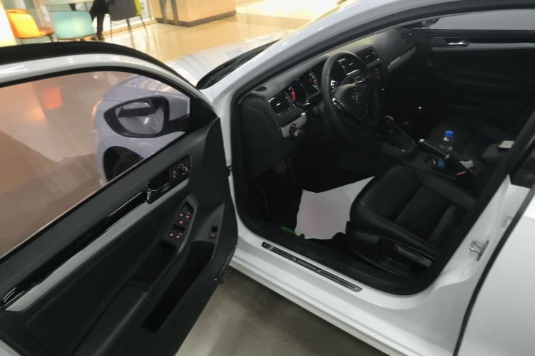 Used Volkswagen Sagitar 2017 180TSI Automatic Luxury Edition Driver Seat