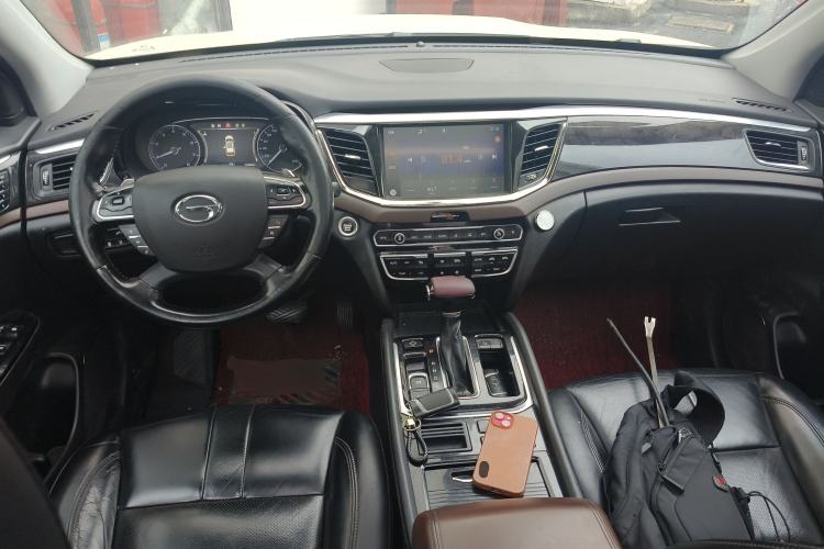 Used GAC Trumpchi GS8 2017 320T Two-Wheel Drive Luxury Smart Connectivity Version (7 Seats) Center Console