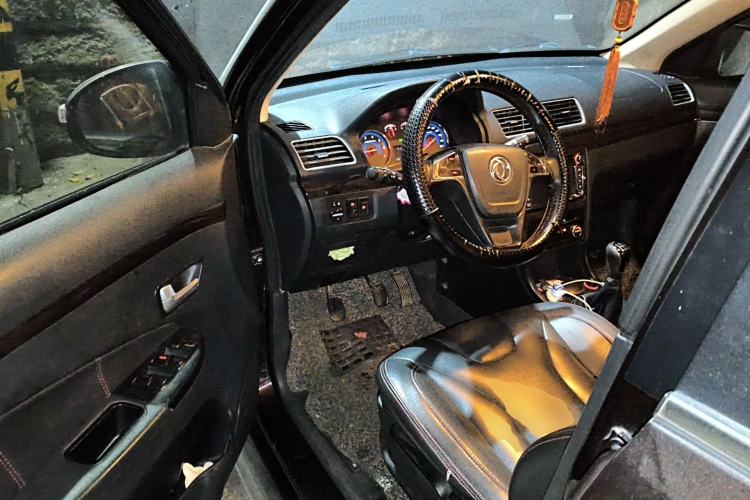 Used Dongfeng Fengon 370 2016 1.5L Manual Standard Edition SFG15-02 7 Seats Driver Seat