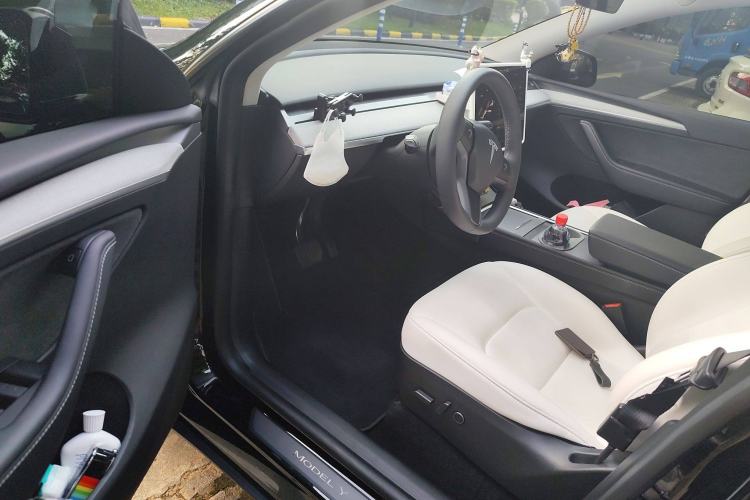 Used Tesla Model Y 2023 Rear-Wheel-Drive Version Driver Seat