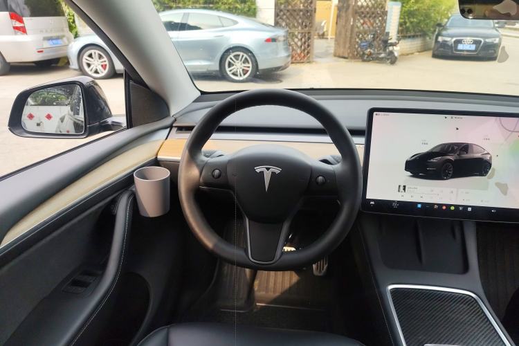 Used Tesla Model Y 2022 Rear-Wheel-Drive Version
