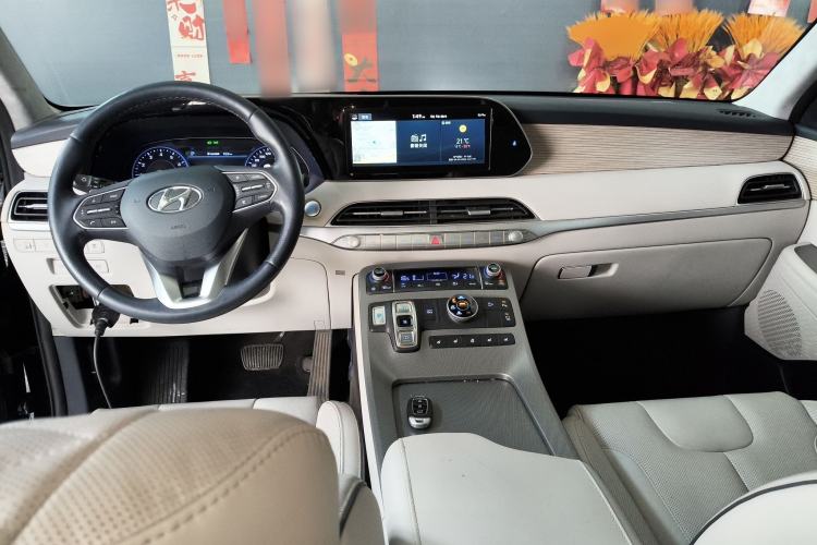 Used Hyundai Palisade 2021 3.5L Automatic 4x4 GLS Center Console