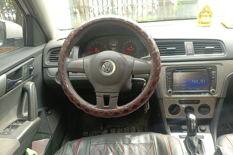 Used Volkswagen Lavida 2015 1.6L Automatic Fashion Edition Steering Wheel