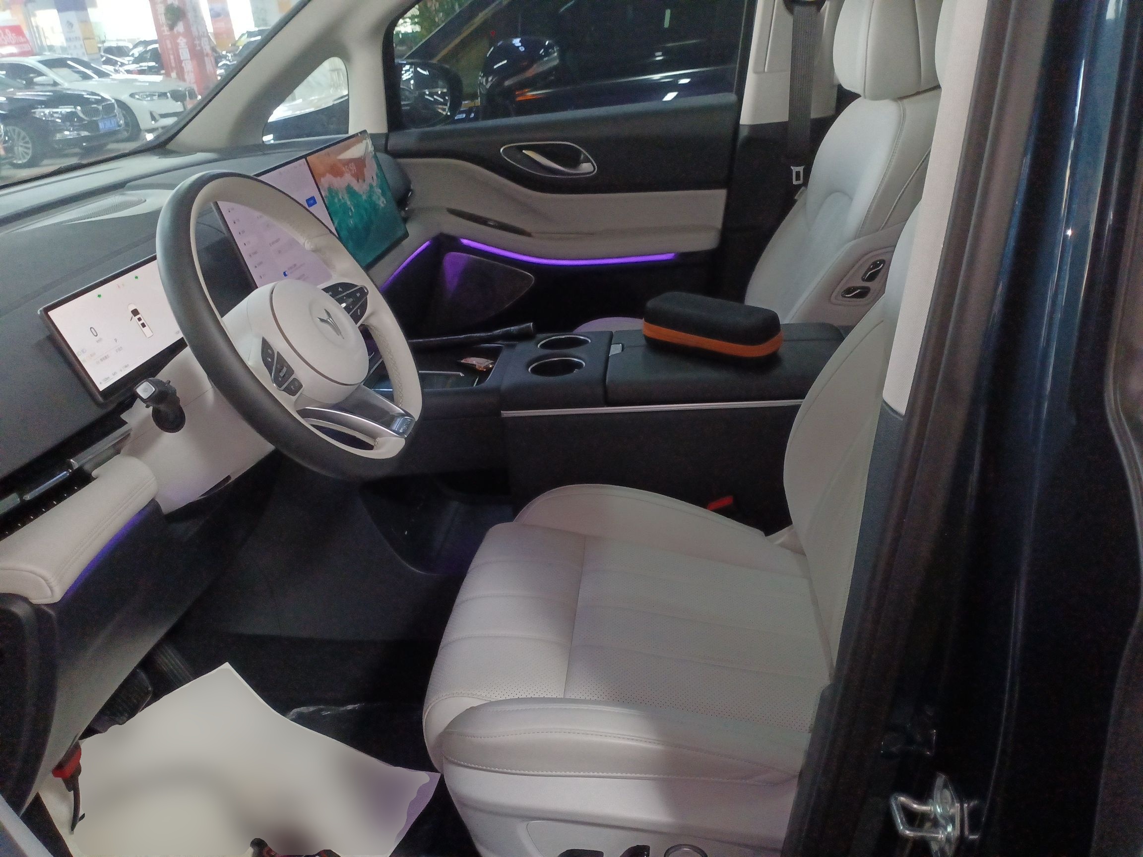 Переднее сиденье в автомобиле