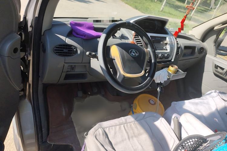 Used SAIC MAXUS Xintu V80 2017 2.5T 5-Speed Manual Aoyuntong National V Long Wheelbase Mid-Roof 6-10 Seater
