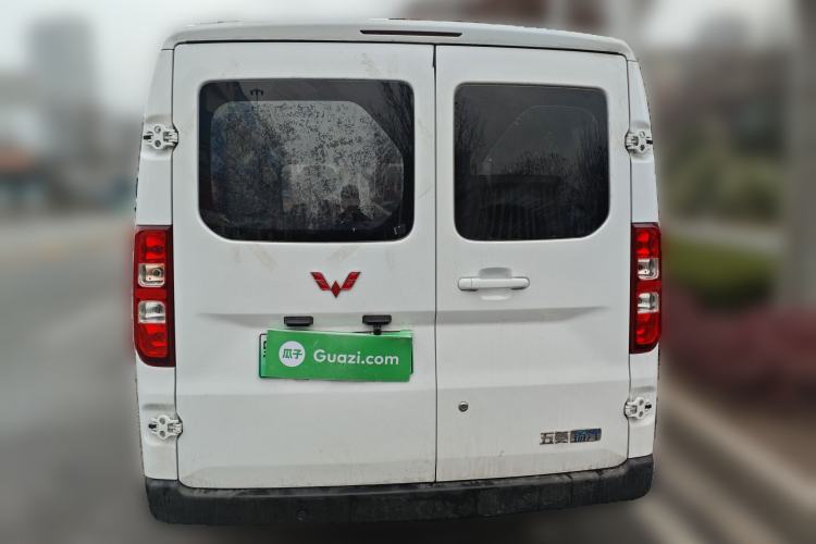 Used Wuling Yangguang 2024 300KM Comfort Version Passenger Van 75kW