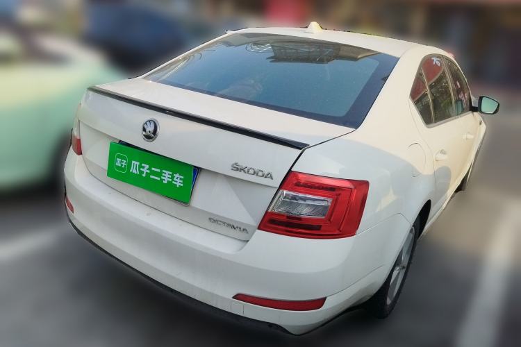 Used Skoda Octavia 2015 1.6L Manual Eado Edition Rear Right 45 Deg